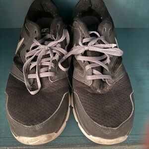 Nike Black and Gray Athletic Shoes with Canvas Uppers